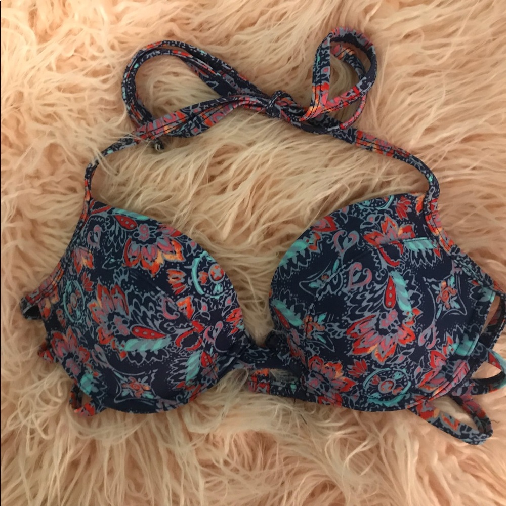 NWOT HOLLISTER PUSH UP BIKINI TOP